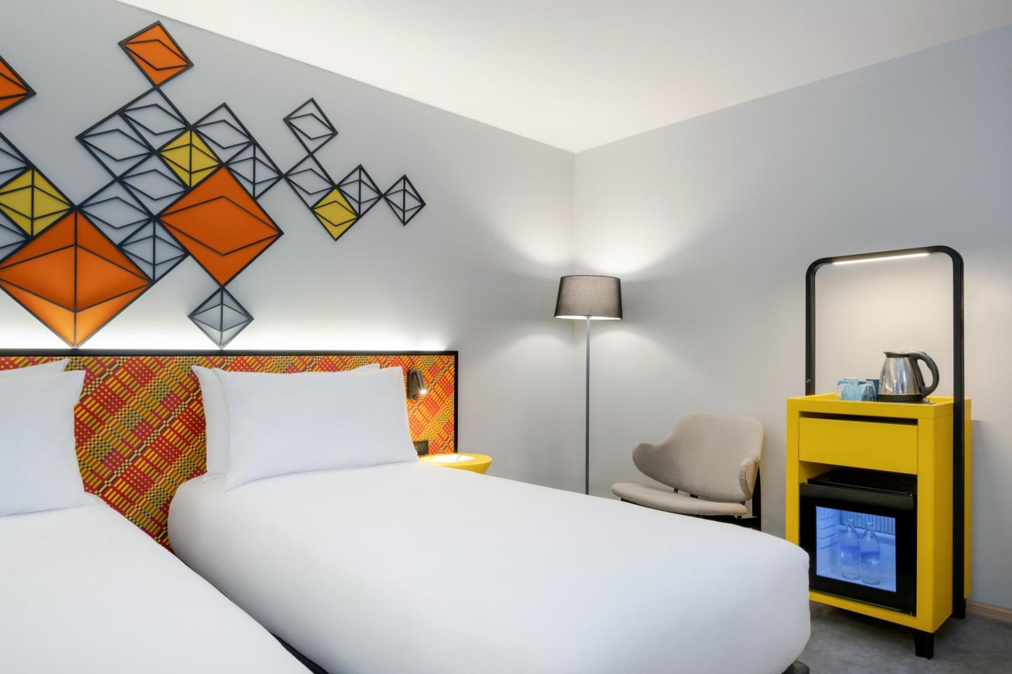 Premium Twin Room Atrium View