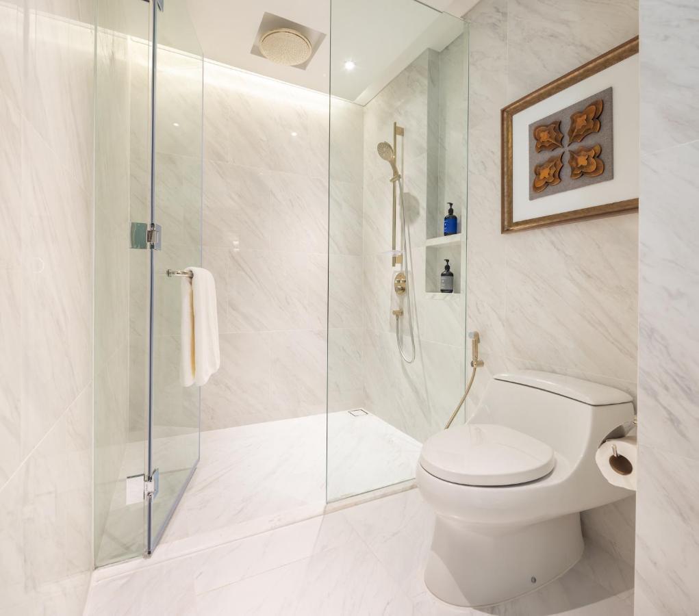 Premium One Bedroom Suite Lounge Access