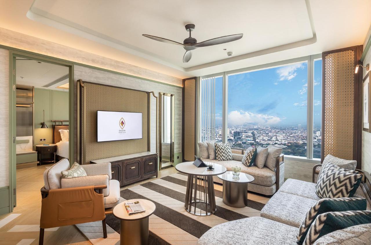 Premium Two Bedroom Suite Lounge Access
