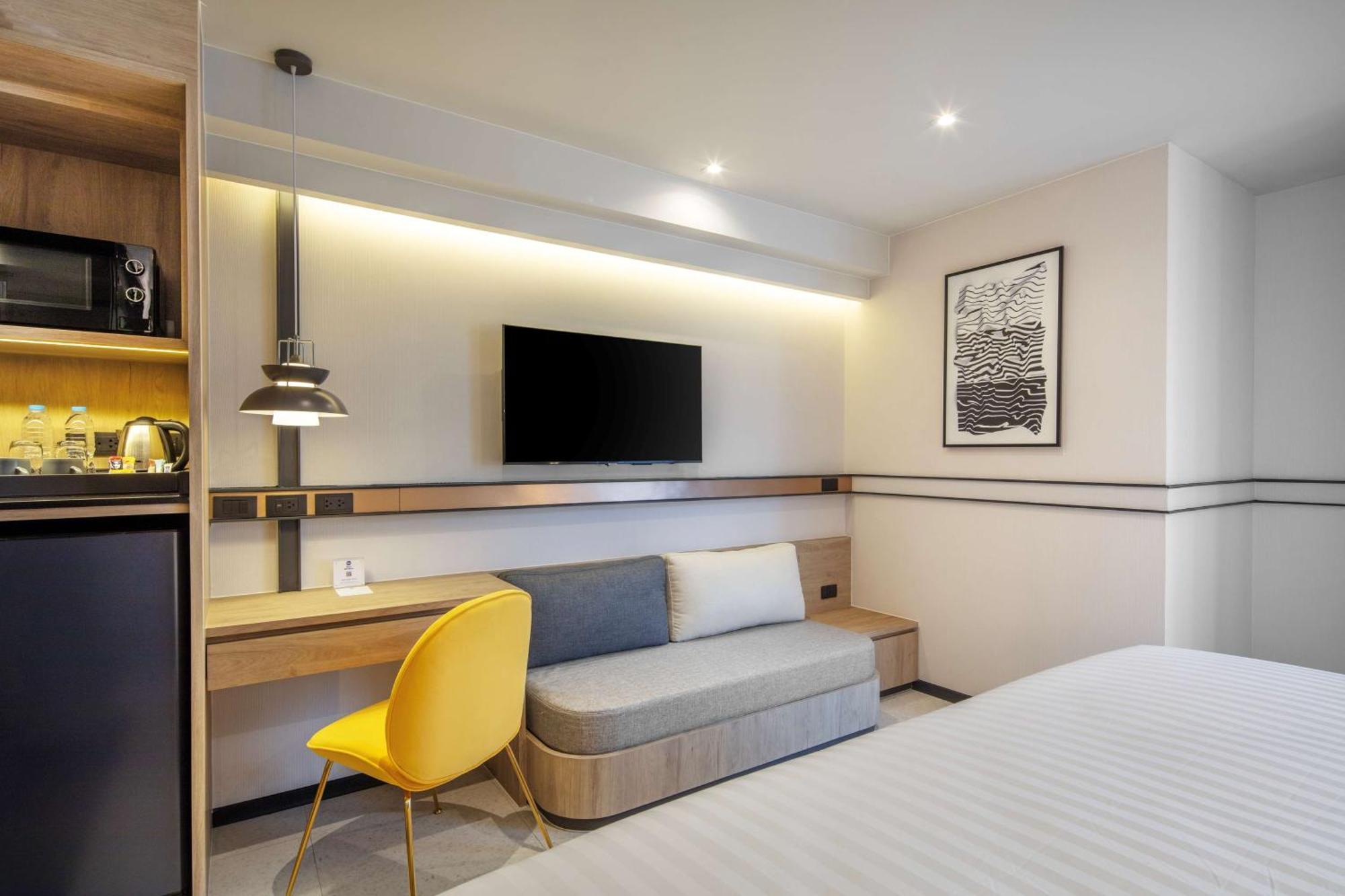 Superior Room 1 King Bed