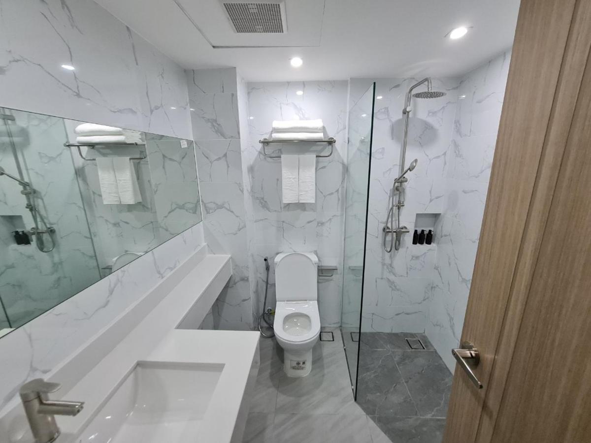 Twin Room Bathroom