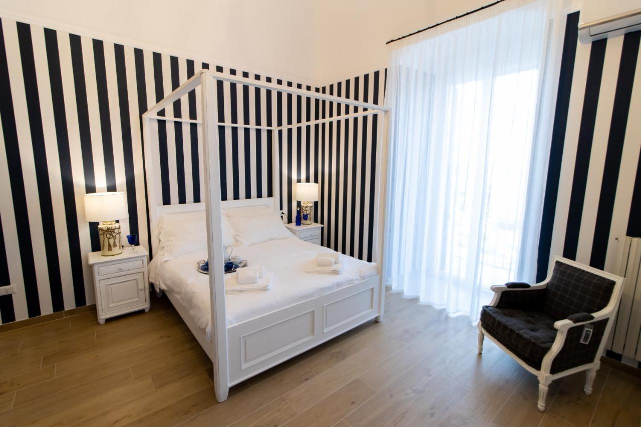 Deluxe tweepersoonskamer met balkon en uitzicht op zee