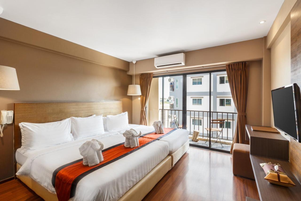 Superior Triple Room Roundtrip Airport Transfer