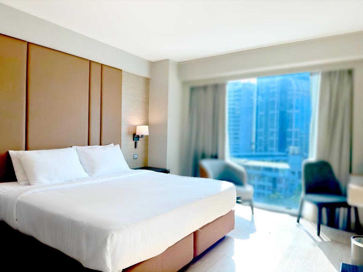 Premier Room One King Bed Non-Smoking