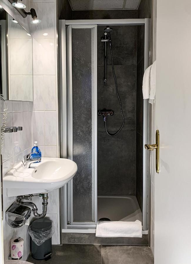 Driepersoonskamer met Eigen Badkamer