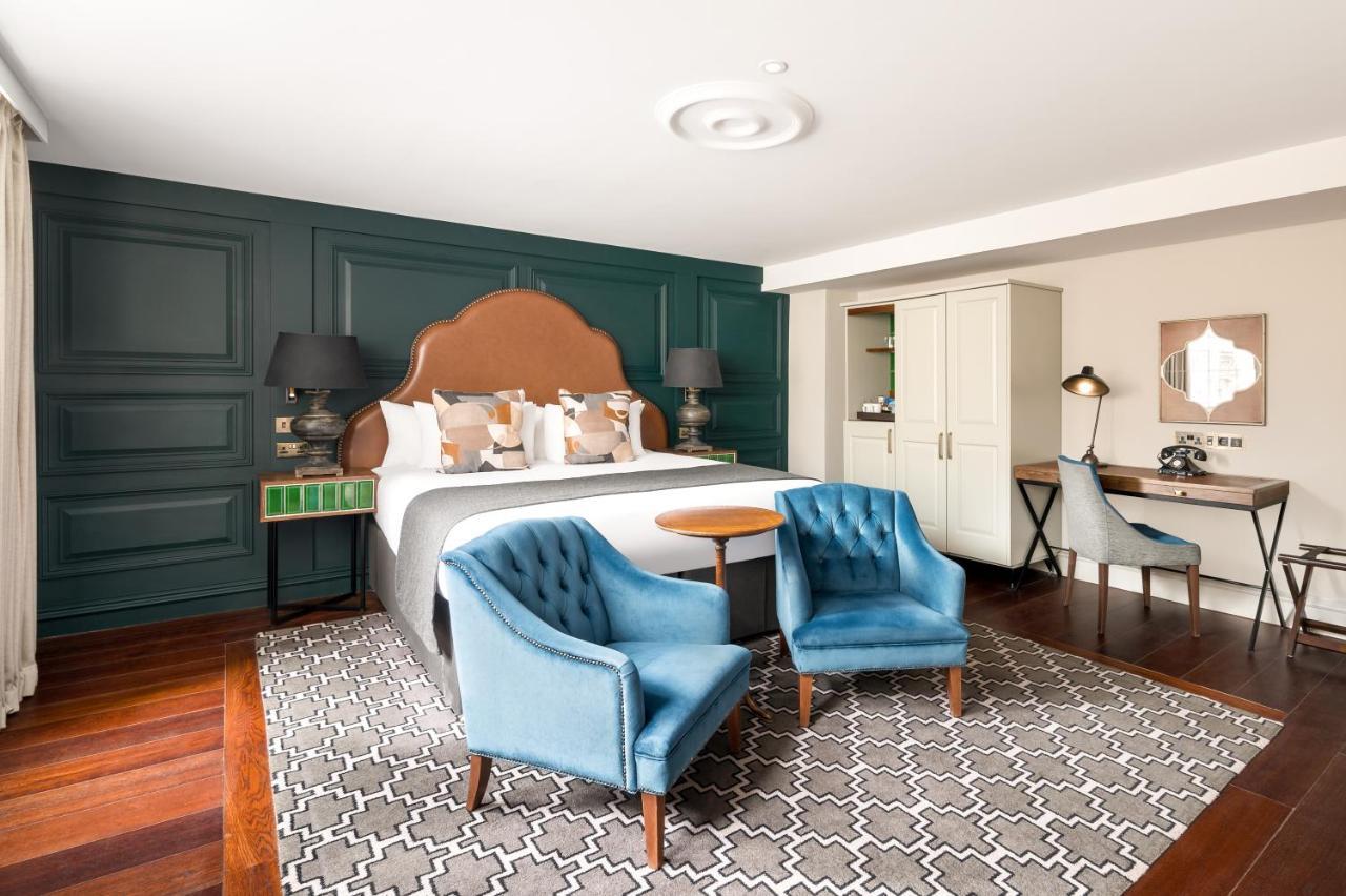 Suite met Kingsize Bed en Uitzicht op de Stad