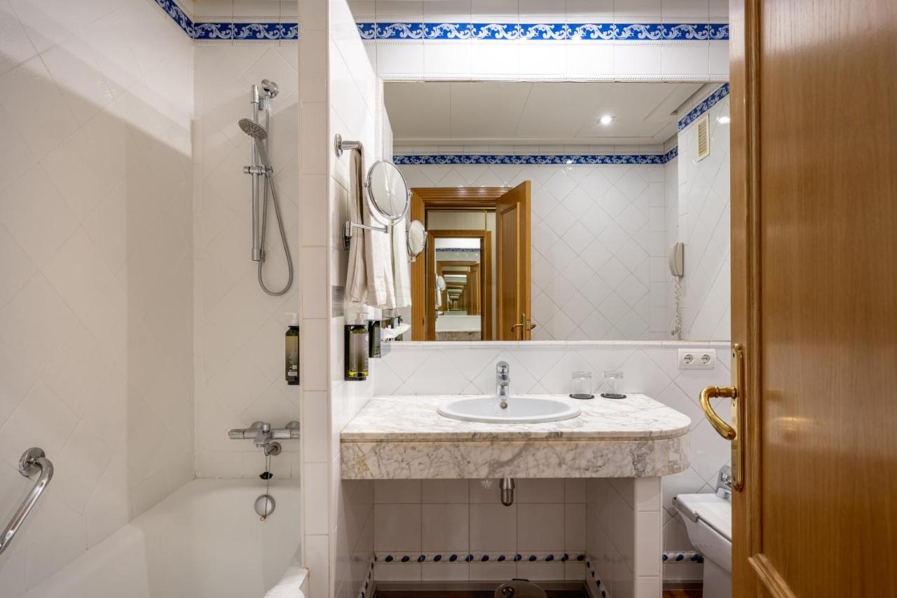 Quintuple Room
