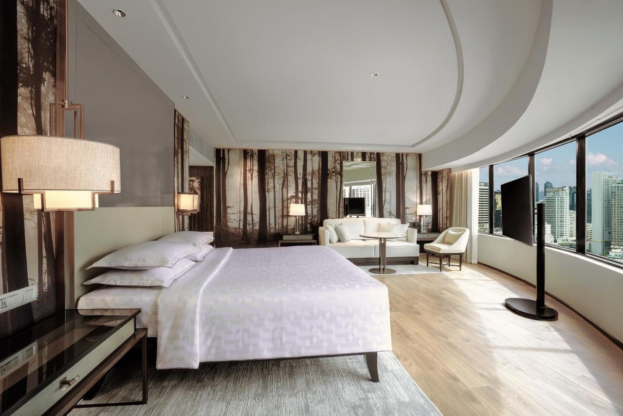 One-Bedroom Executive King Suite Lounge Access