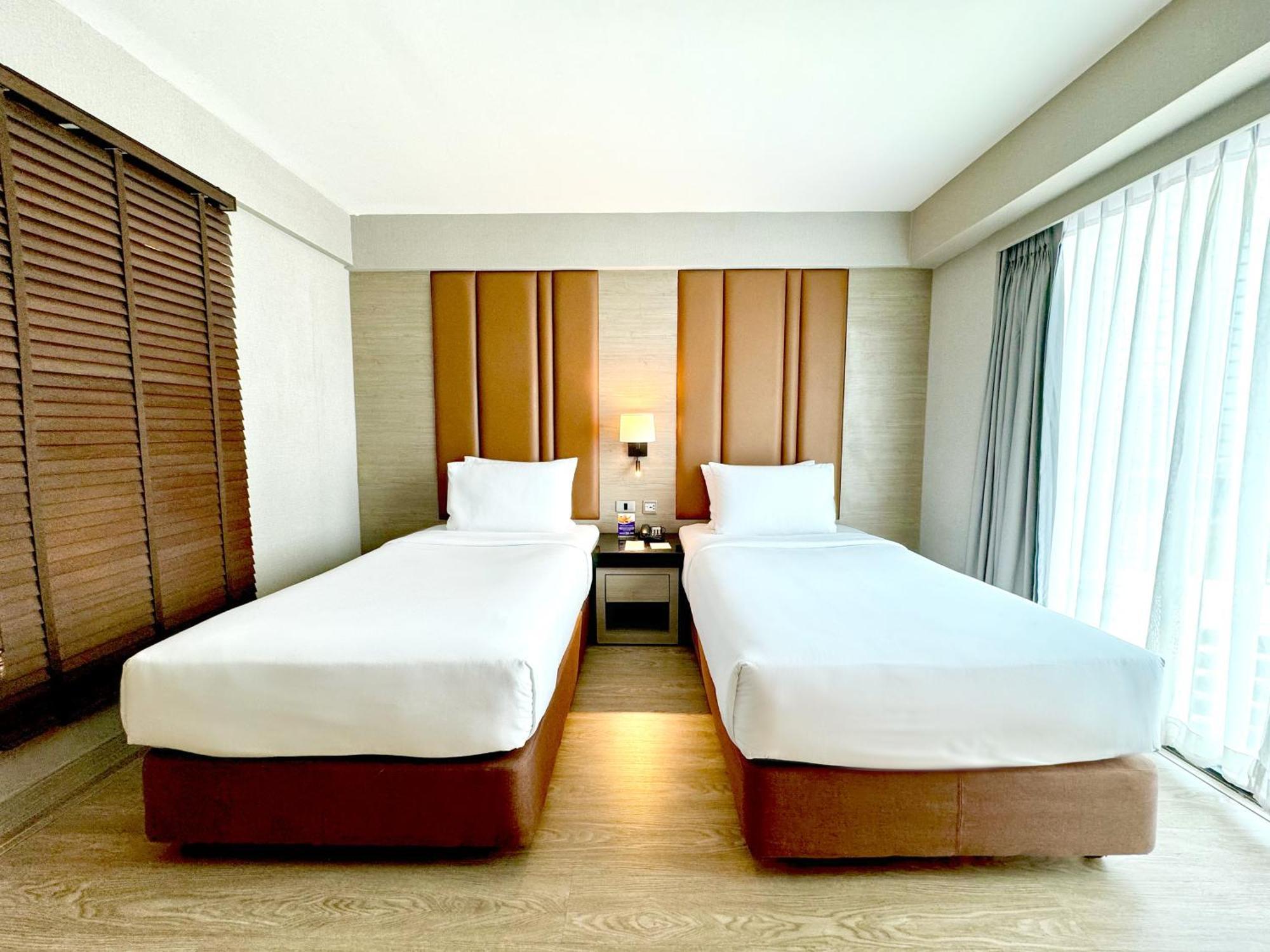 Premier Room Two Twin Beds Non-Smoking
