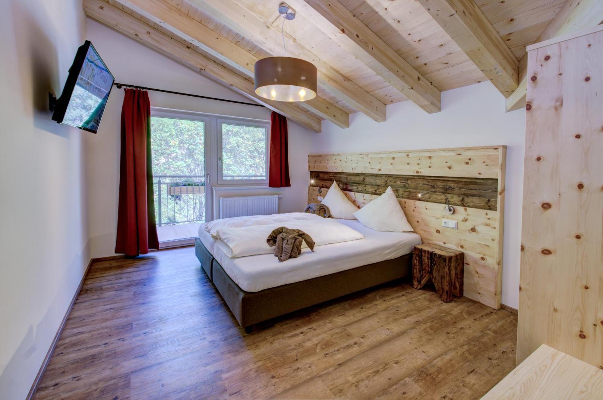 Two-Bedroom Apartment Lake View