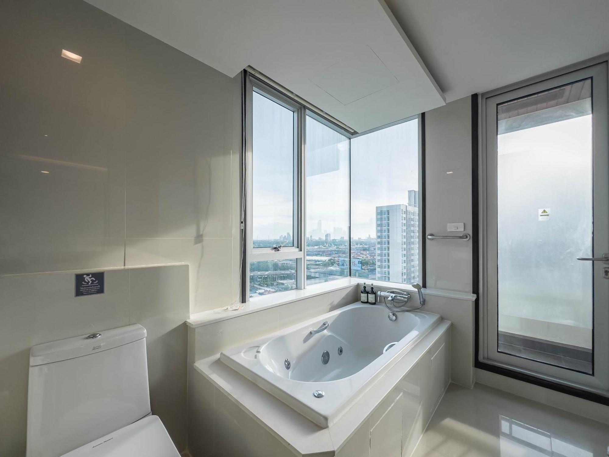 Two-Bedroom Suite Jacuzzi
