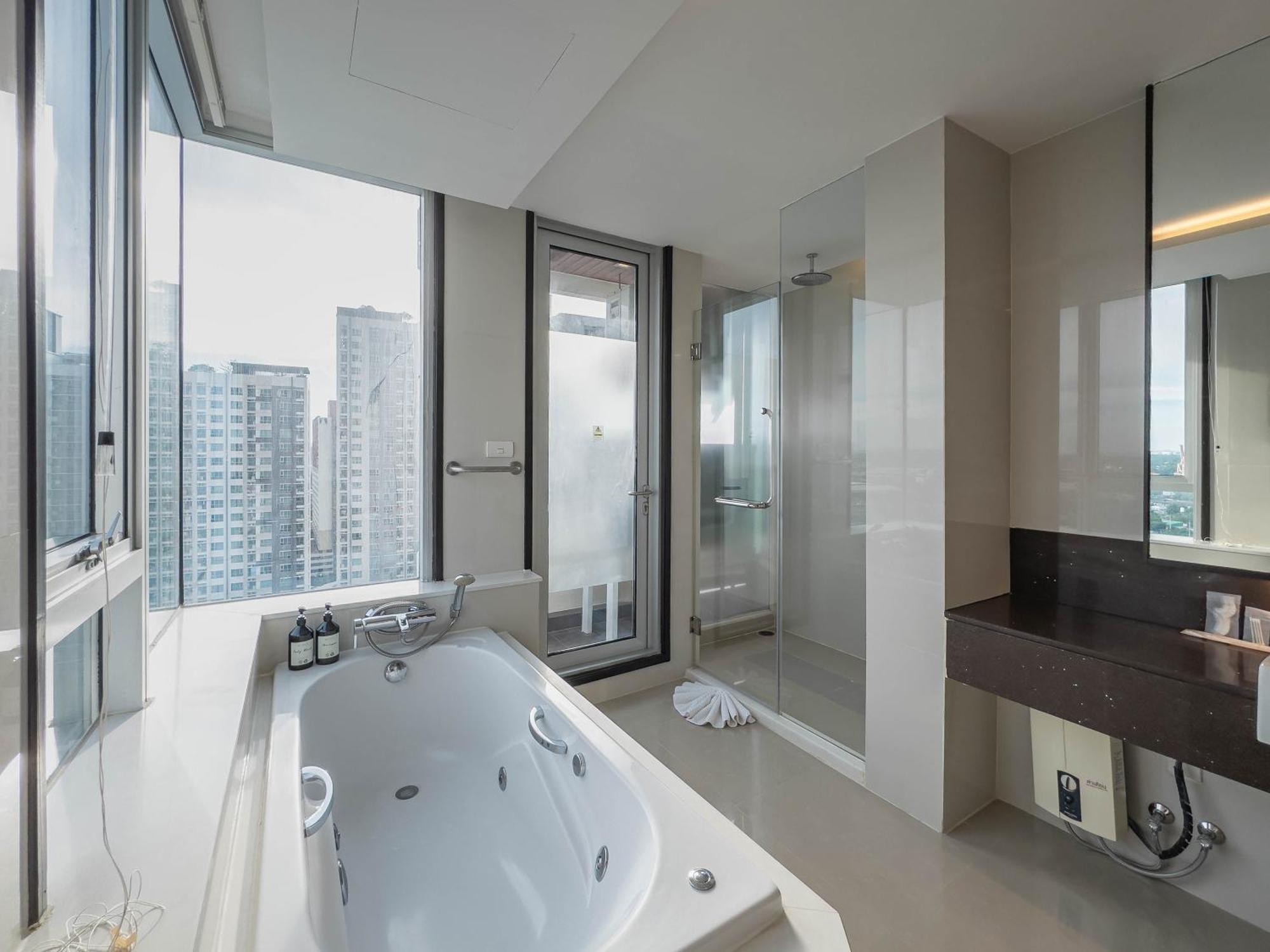 Two-Bedroom Suite Jacuzzi