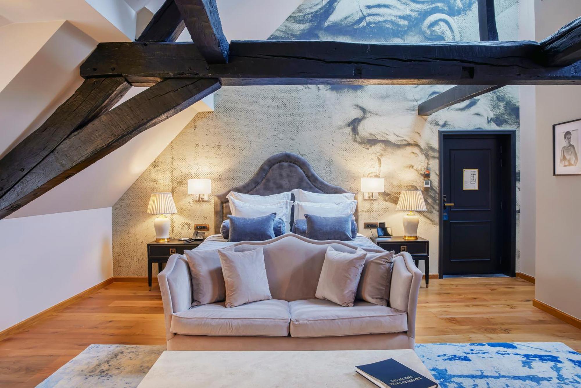 Signature Suite