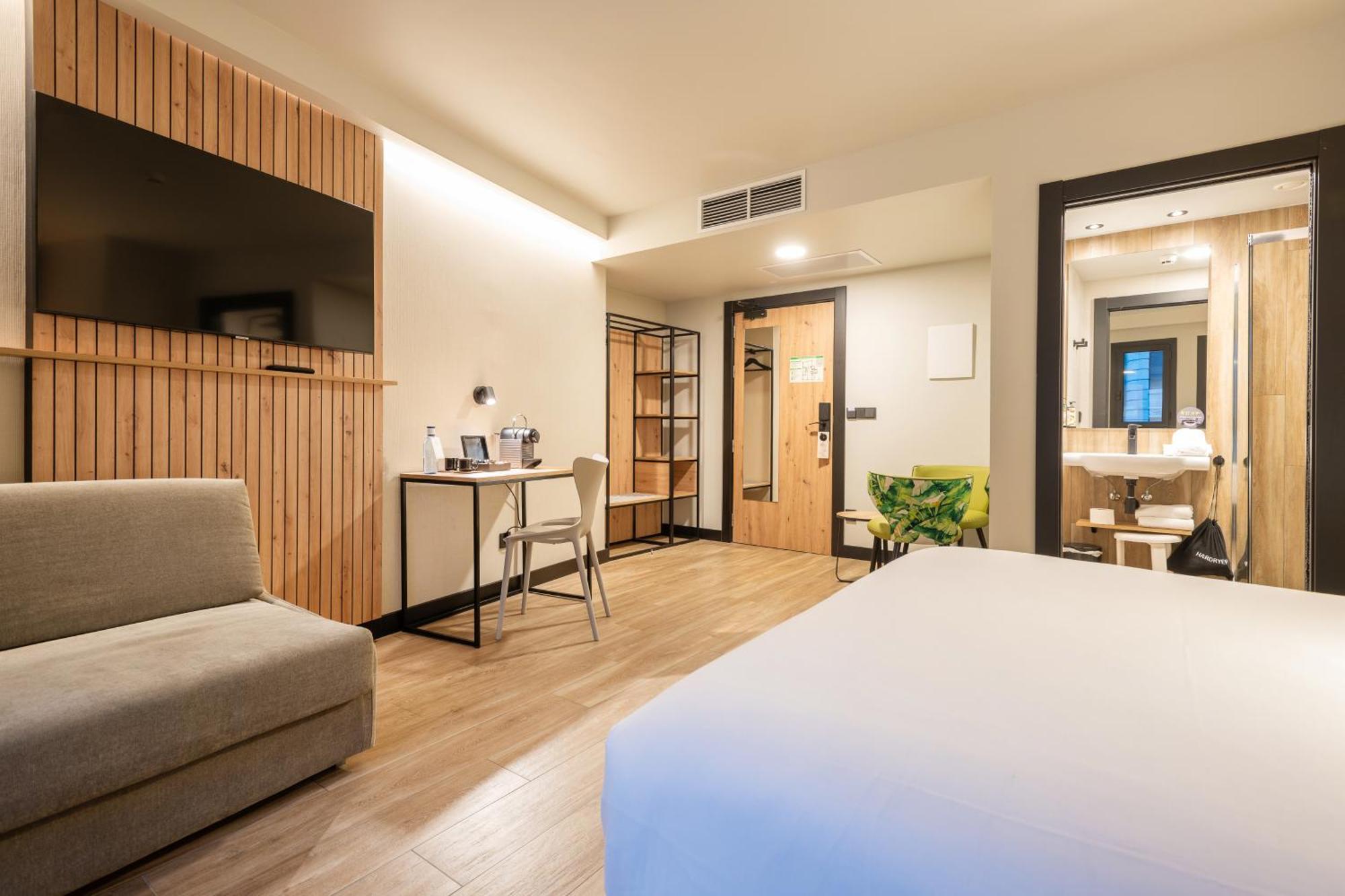 Deluxe Triple Room