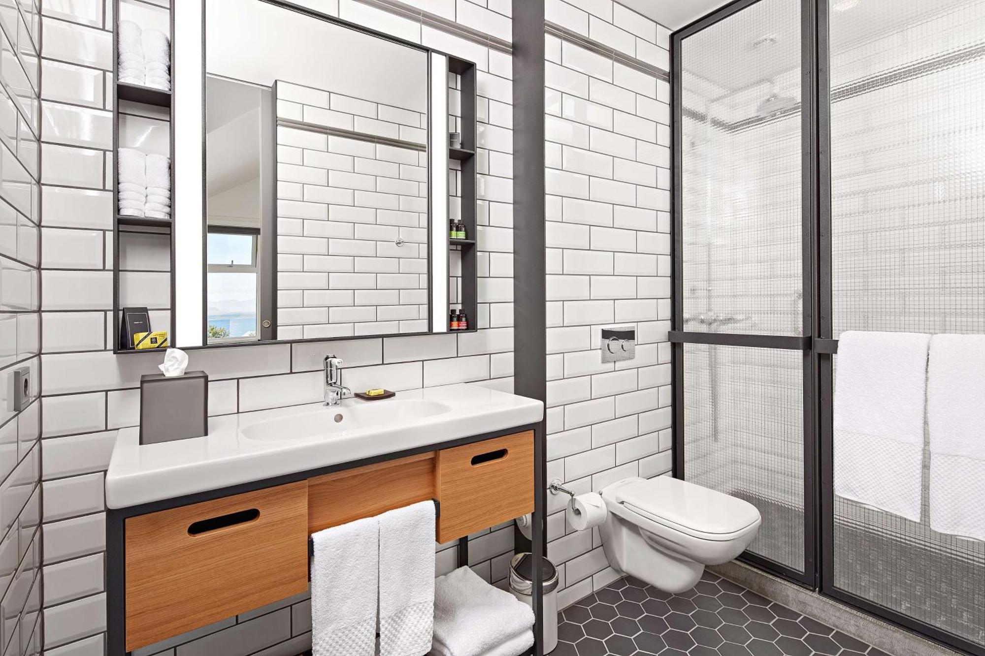 One-Bedroom King Suite