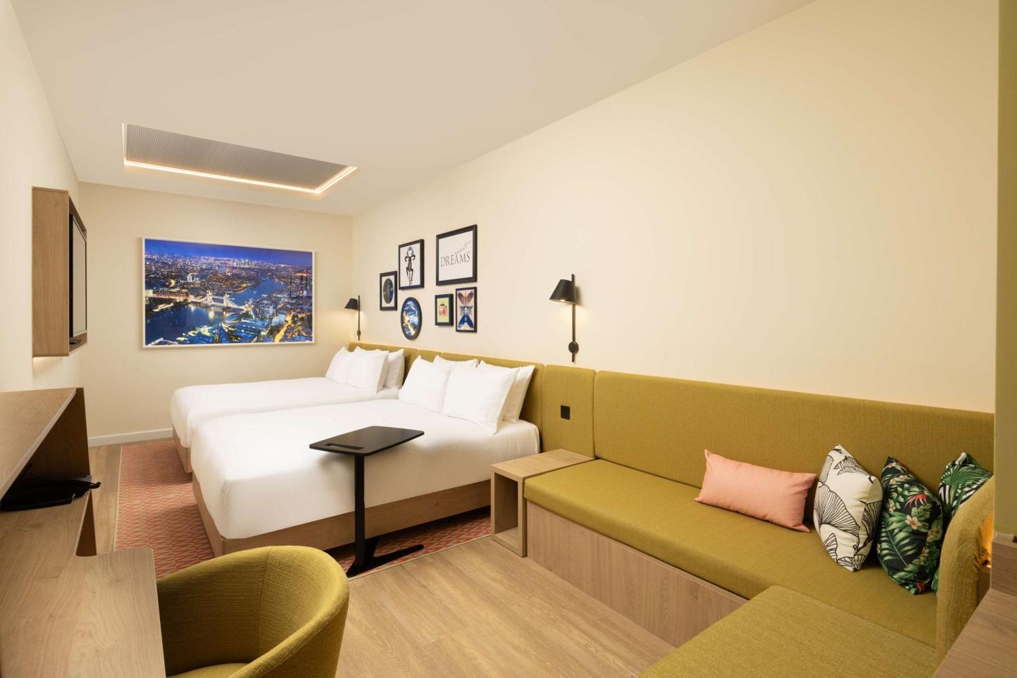 Kamer met 2 Queensize Bedden - Geen Raam