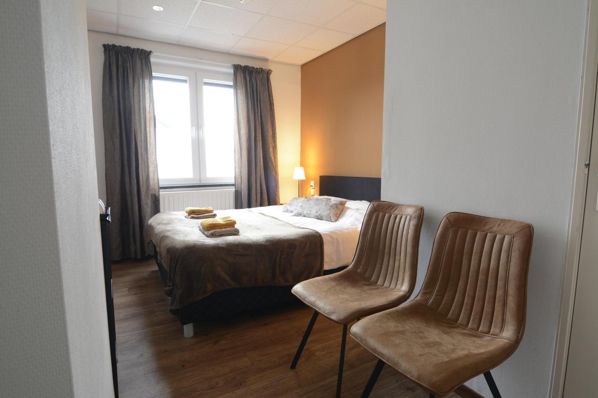 Tweepersoonskamer met Eigen Extern Toilet 9
