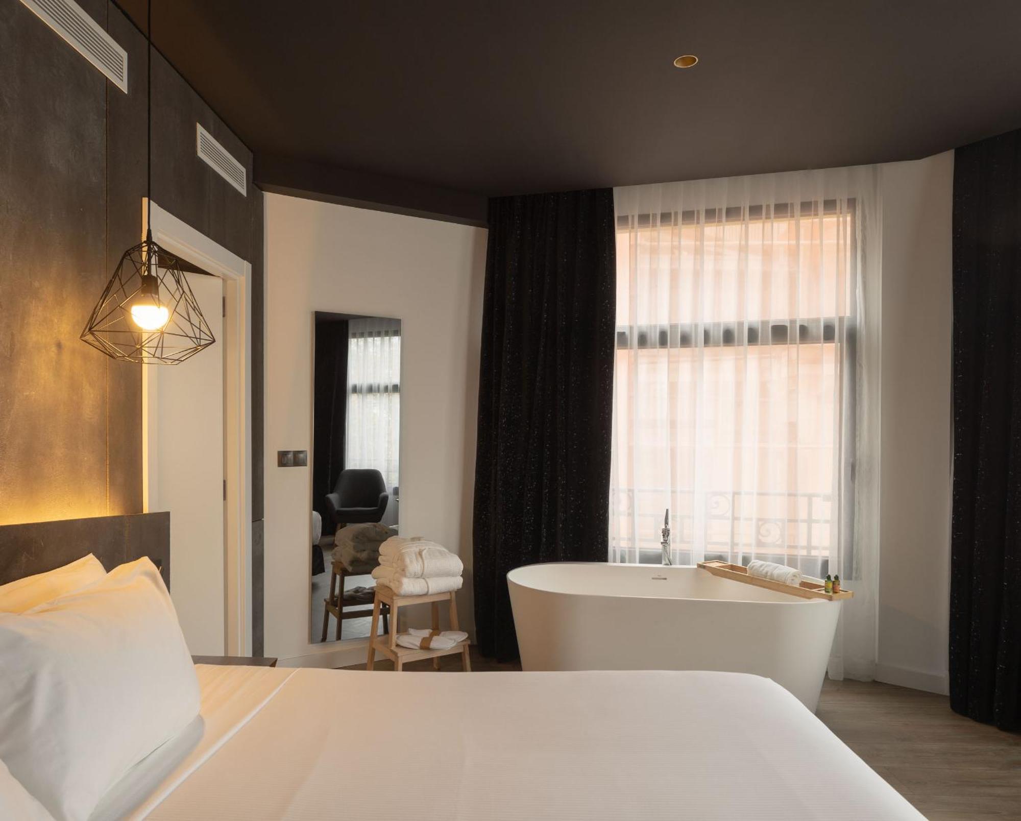 Deluxe King Room River View