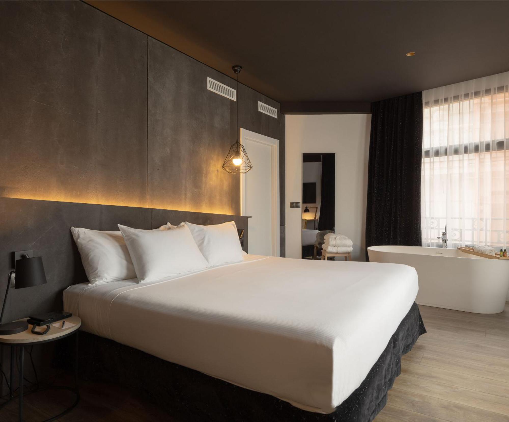 Deluxe King Room River View