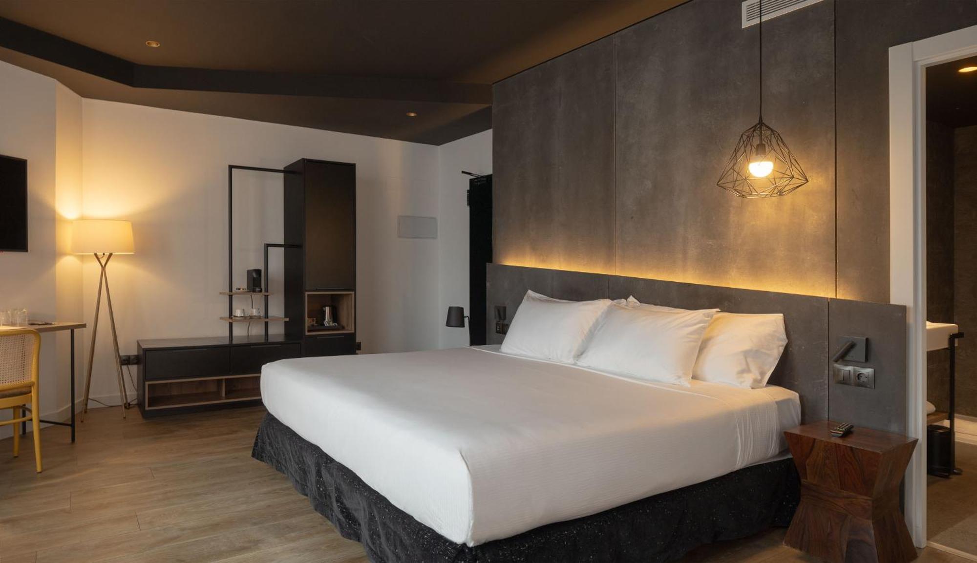 Deluxe King Room River View