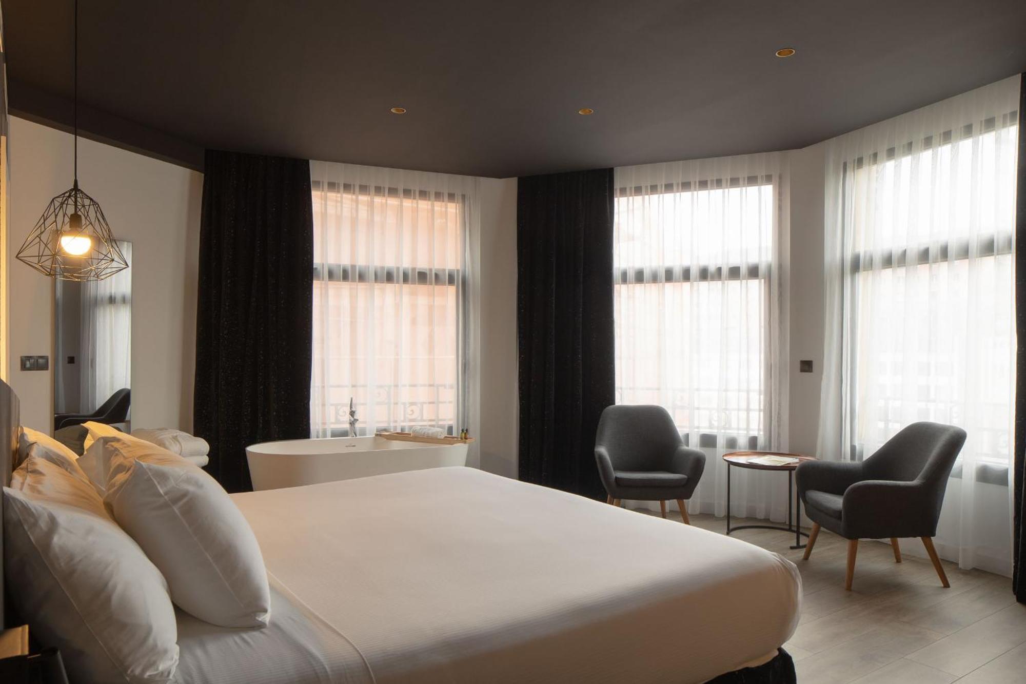 Deluxe King Room River View