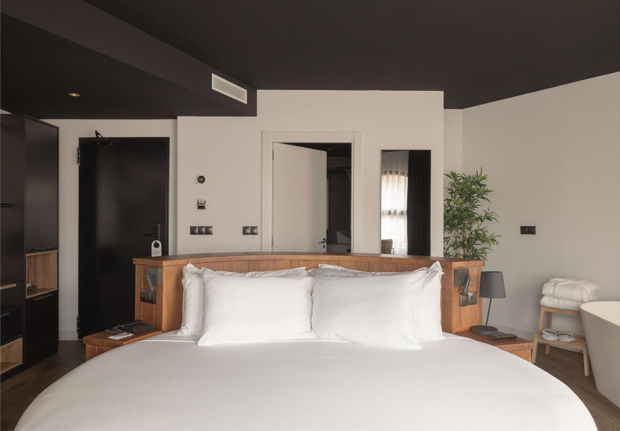 Deluxe King Room River View