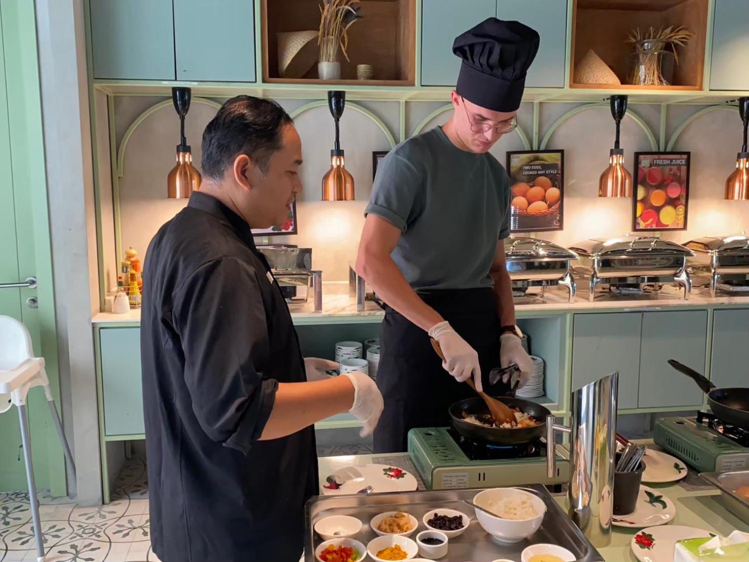 Deluxe Pool View Cooking Class