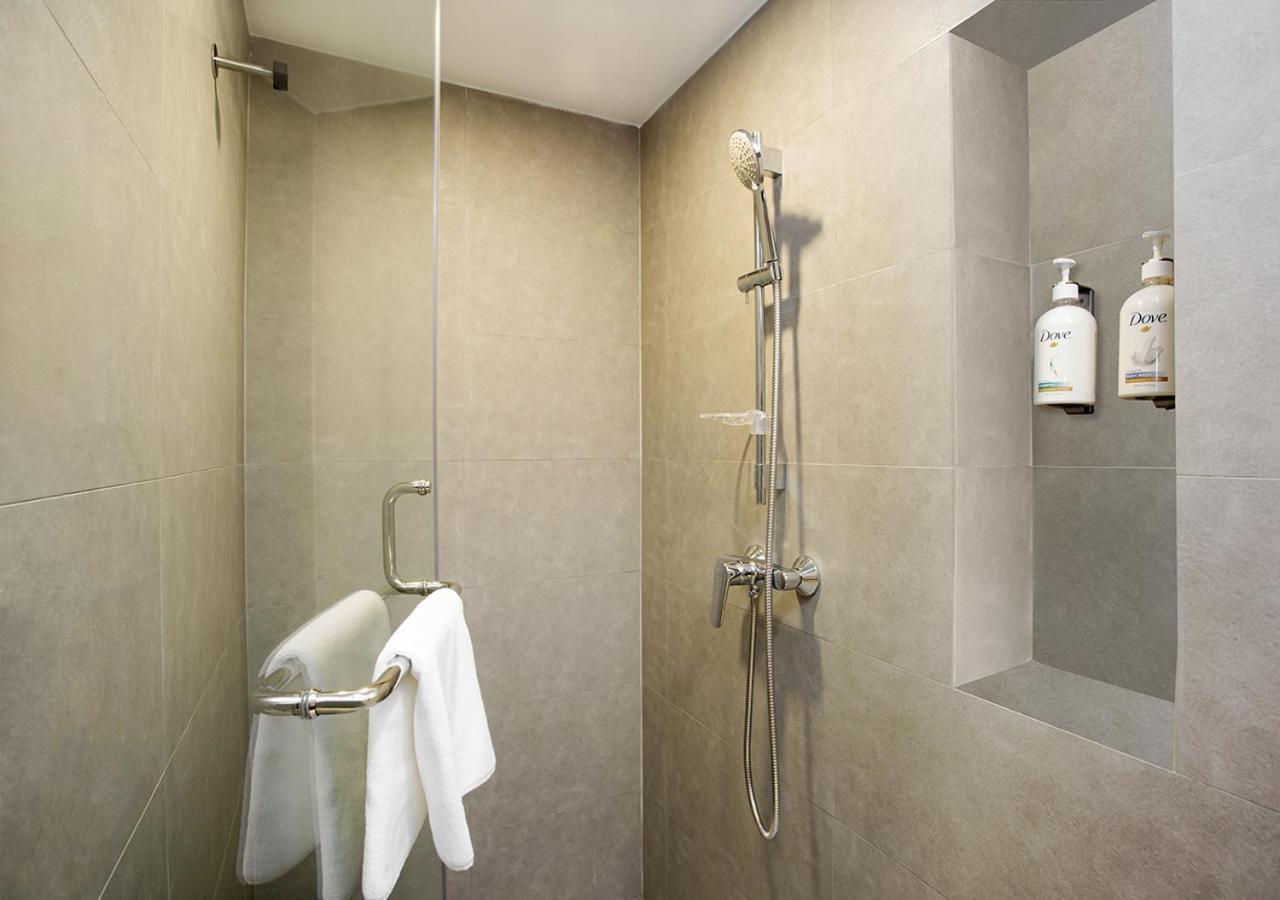 Queen Suite Kitchenette
