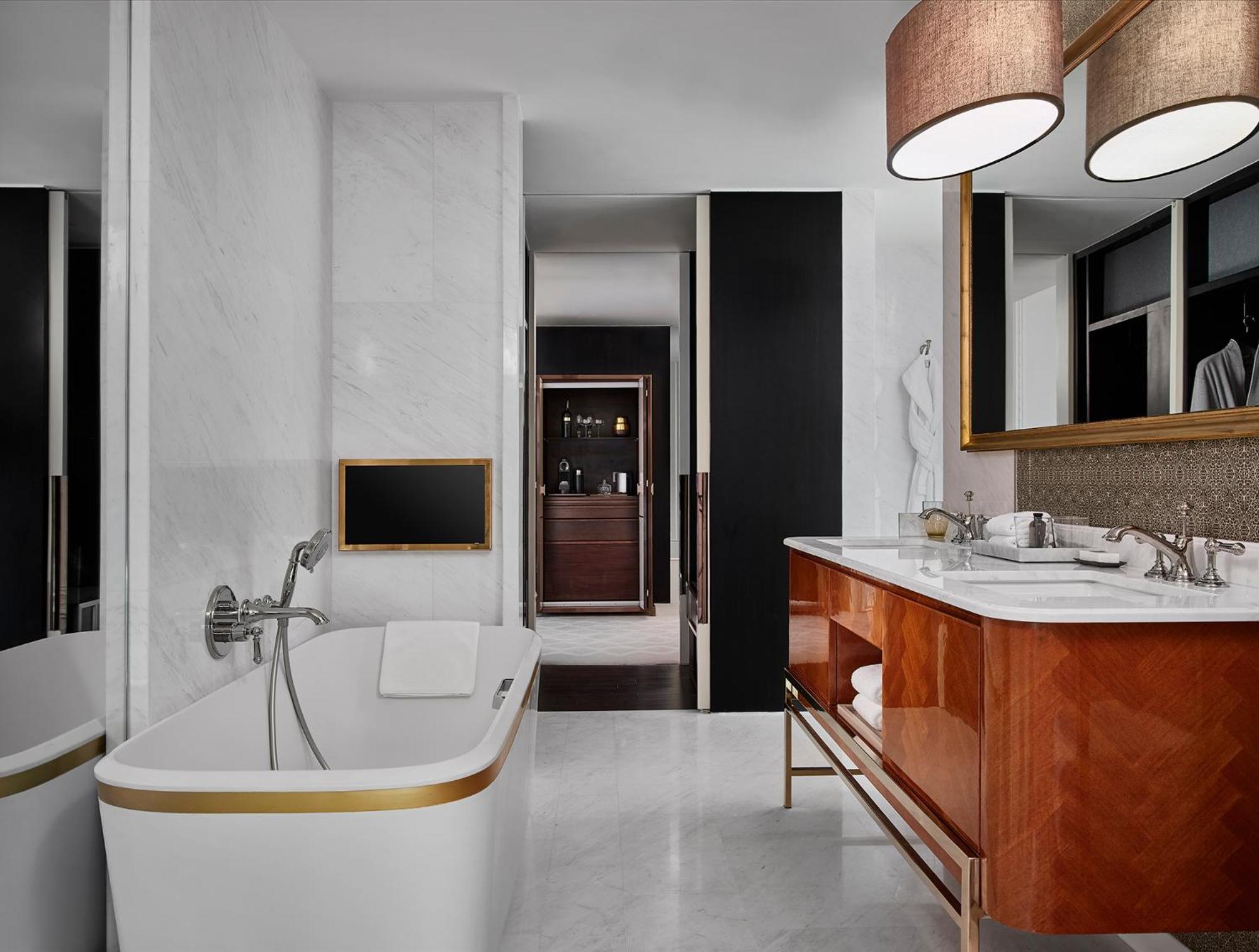Manor Suite King Room