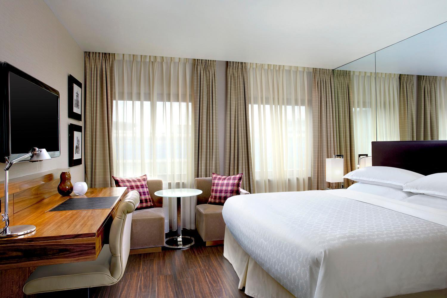 Executive Club King Room - Club Lounge Access