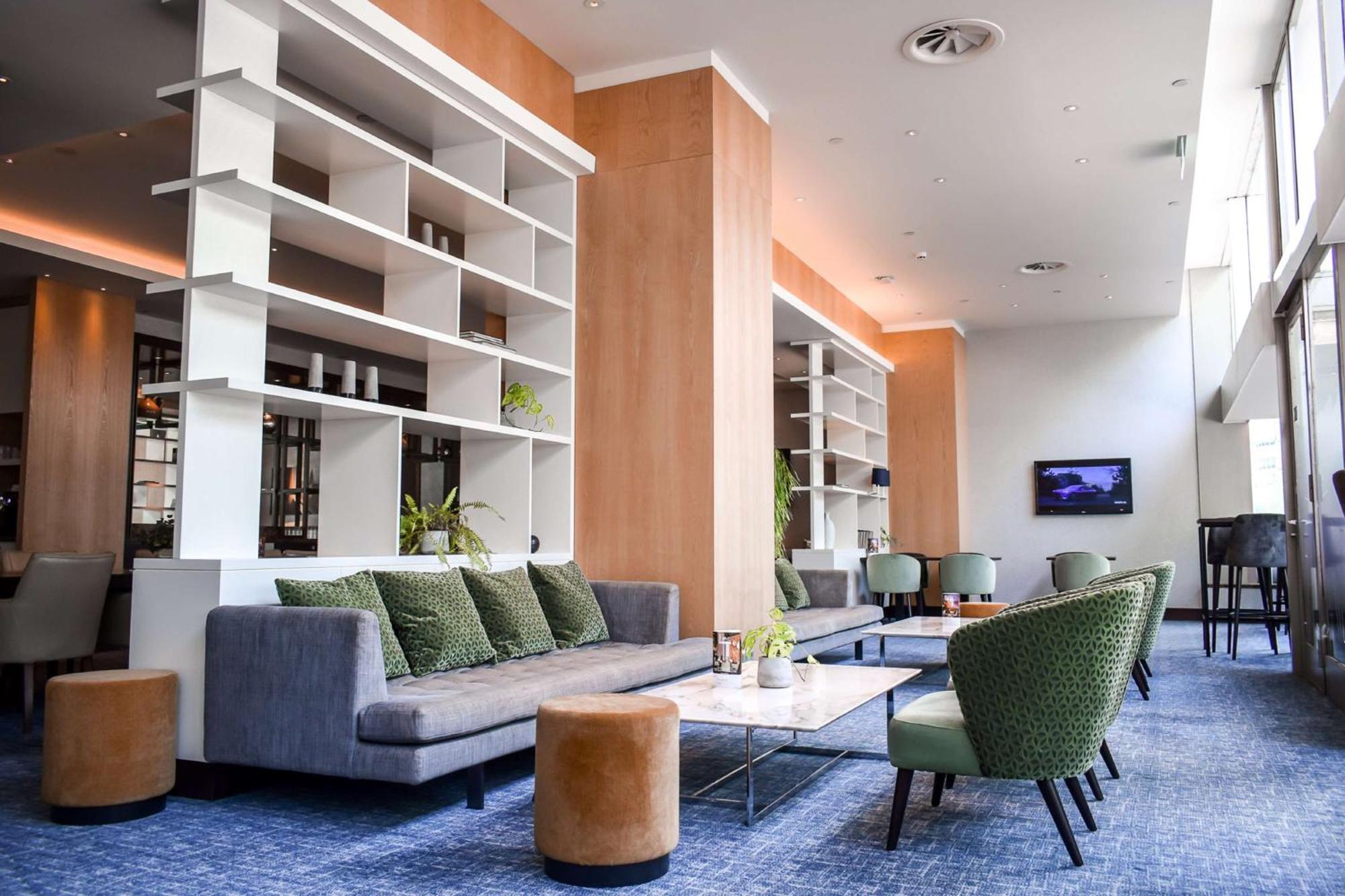 Junior King Suite Lounge Access