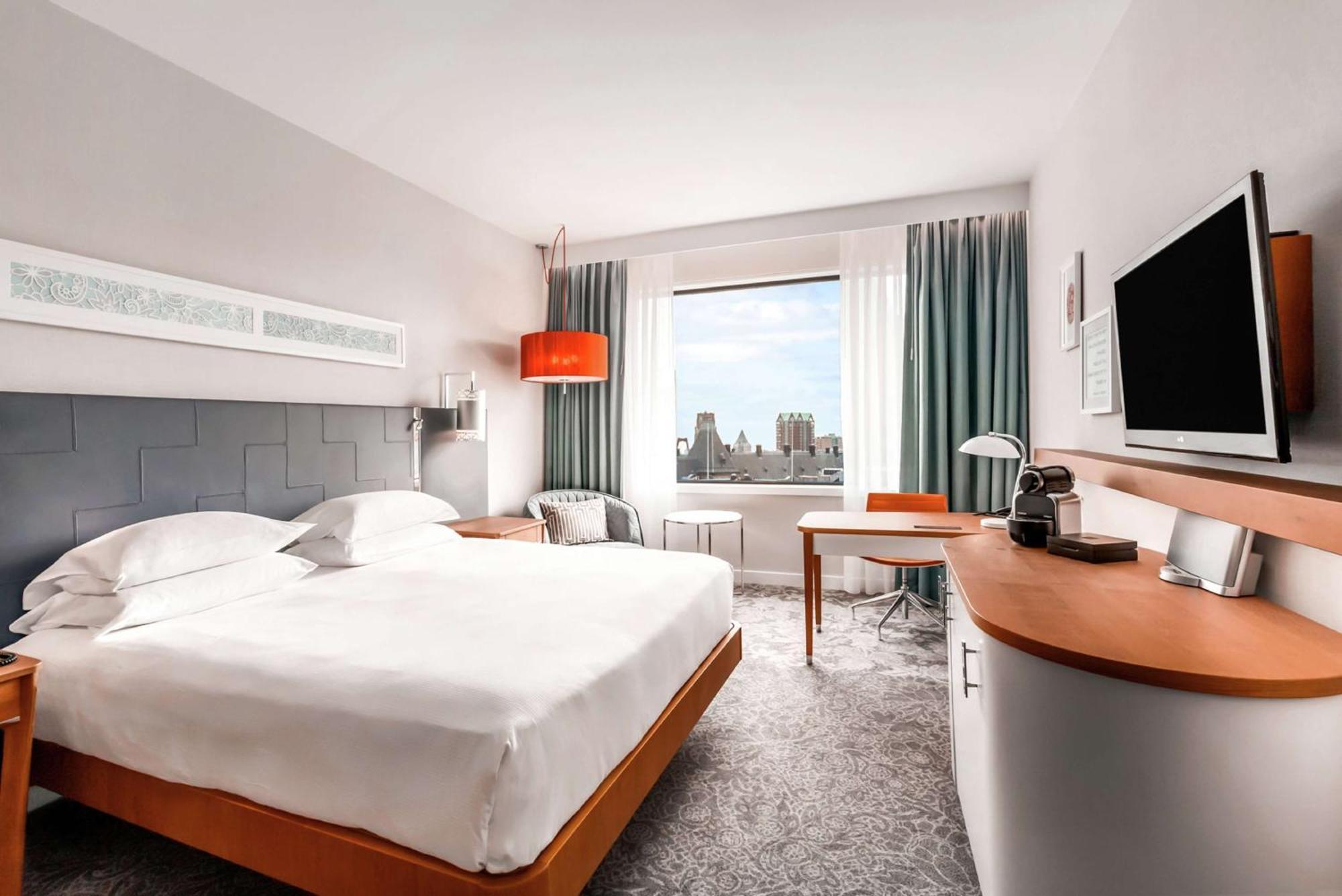 Deluxe King Room High Floor