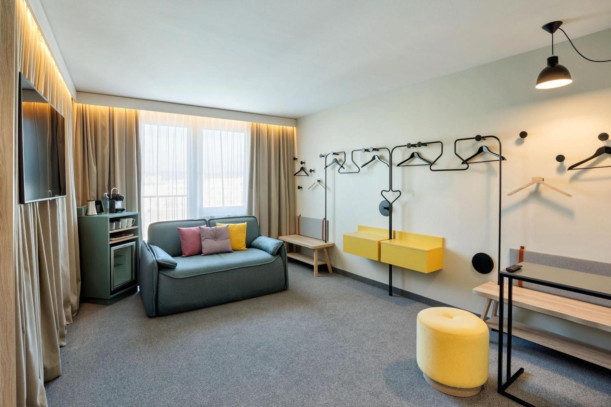 Kamer met Kingsize Bed en Bank