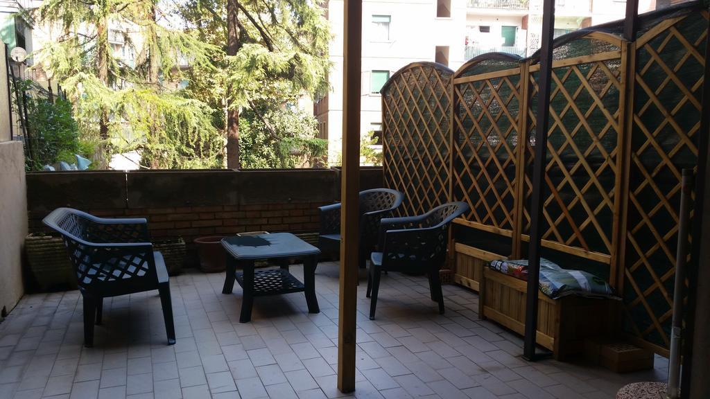 Tweepersoonskamer met terras en gedeelde badkamer