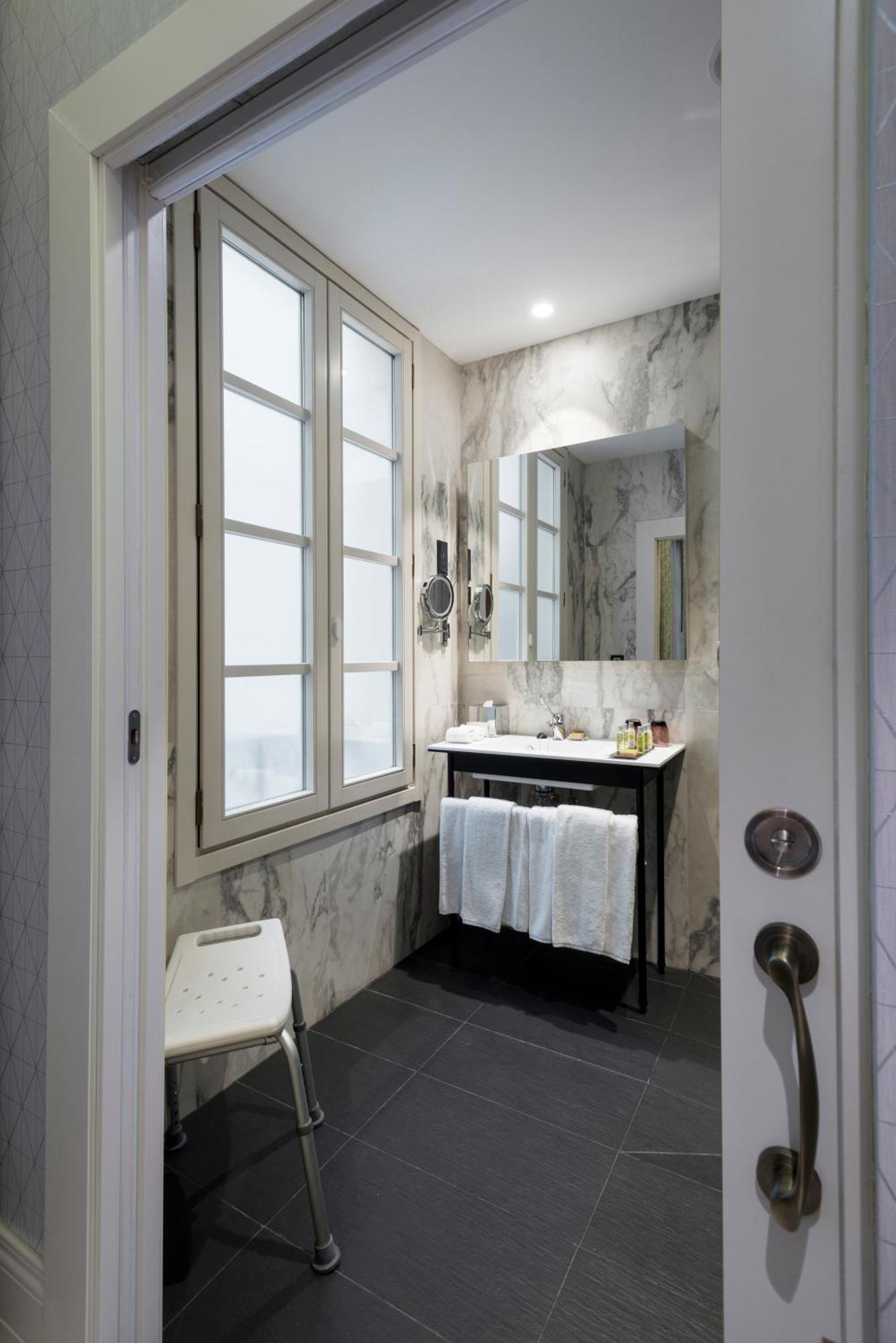King Room Mobility Access