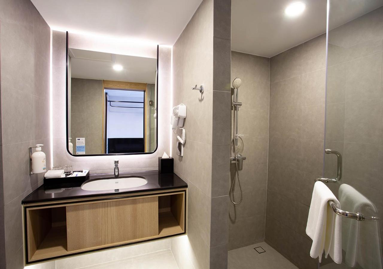 Standard Twin Room Top Floor