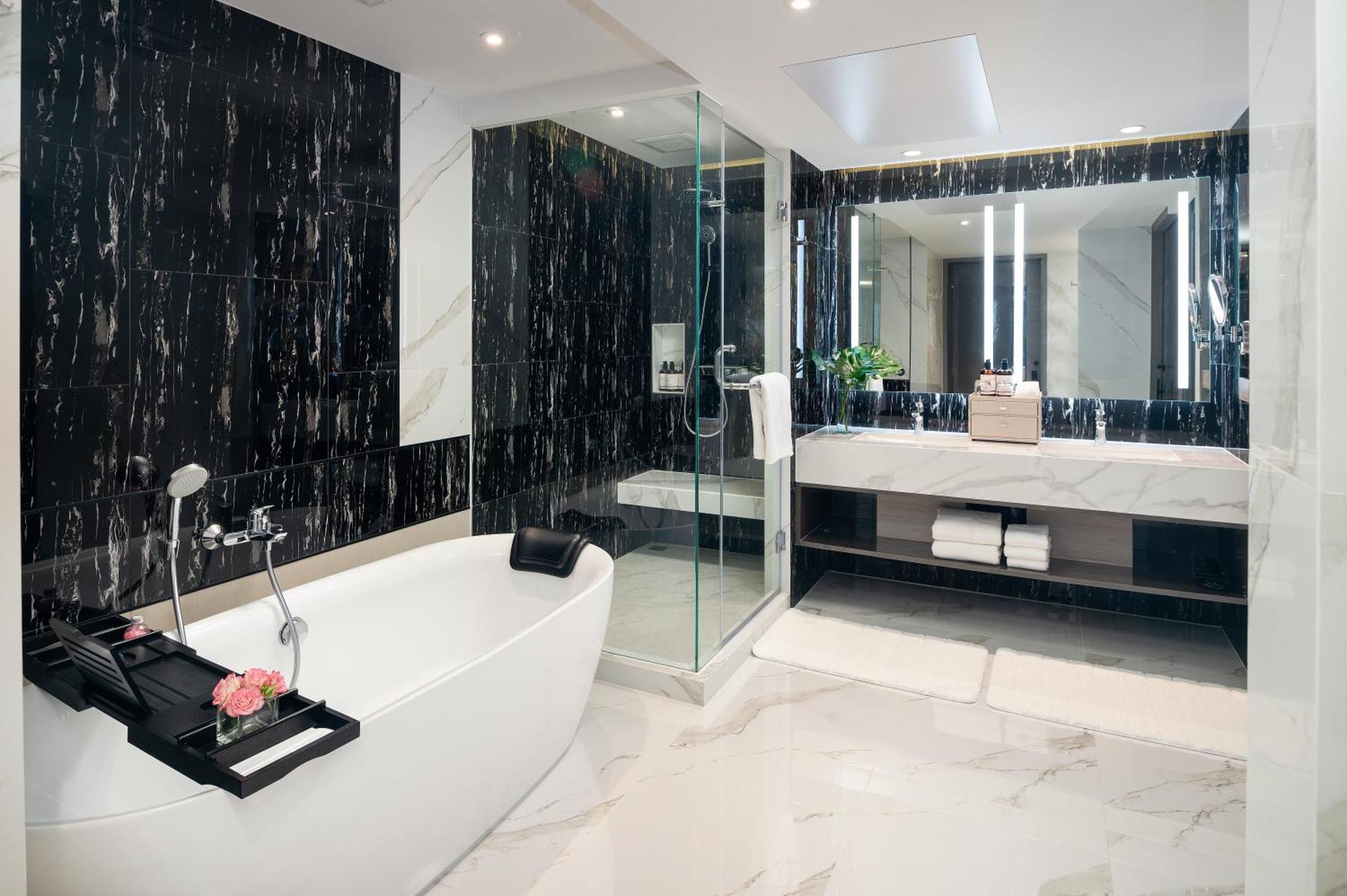 One Bedroom Premier Suite Twin