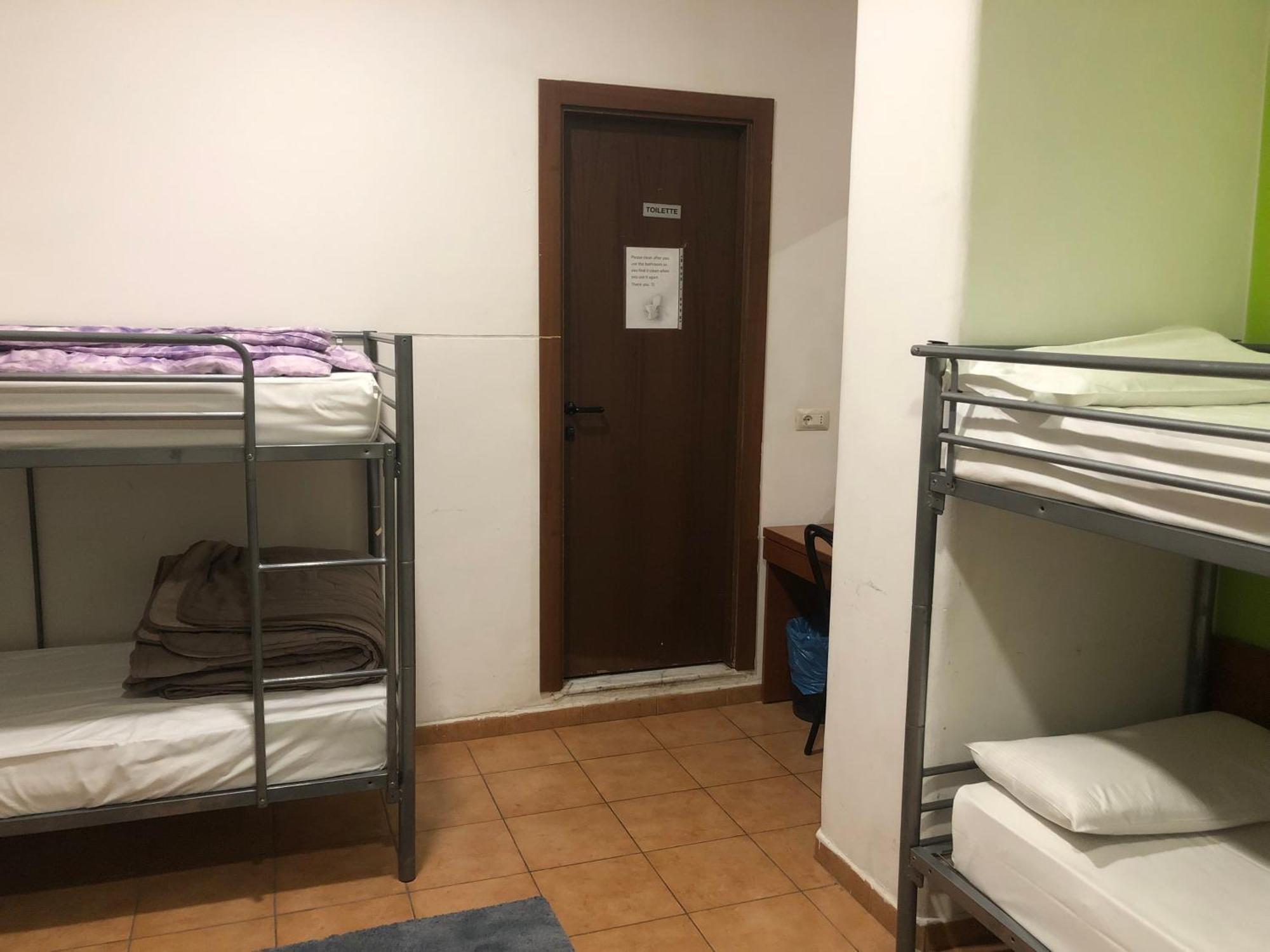 Vierpersoonskamer met Badkamer