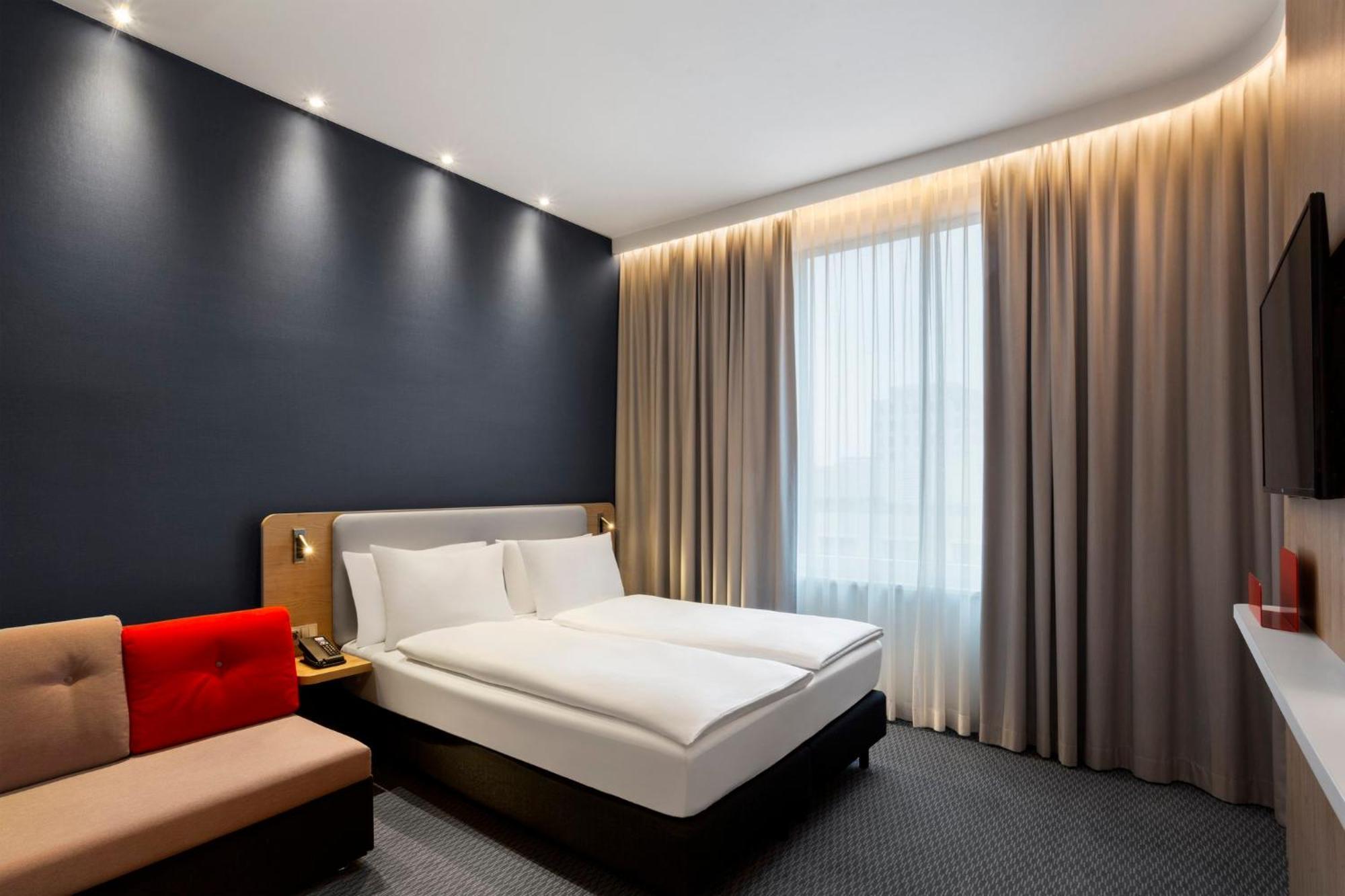 Standaard Kamer met Queensize Bed en Slaapbank
