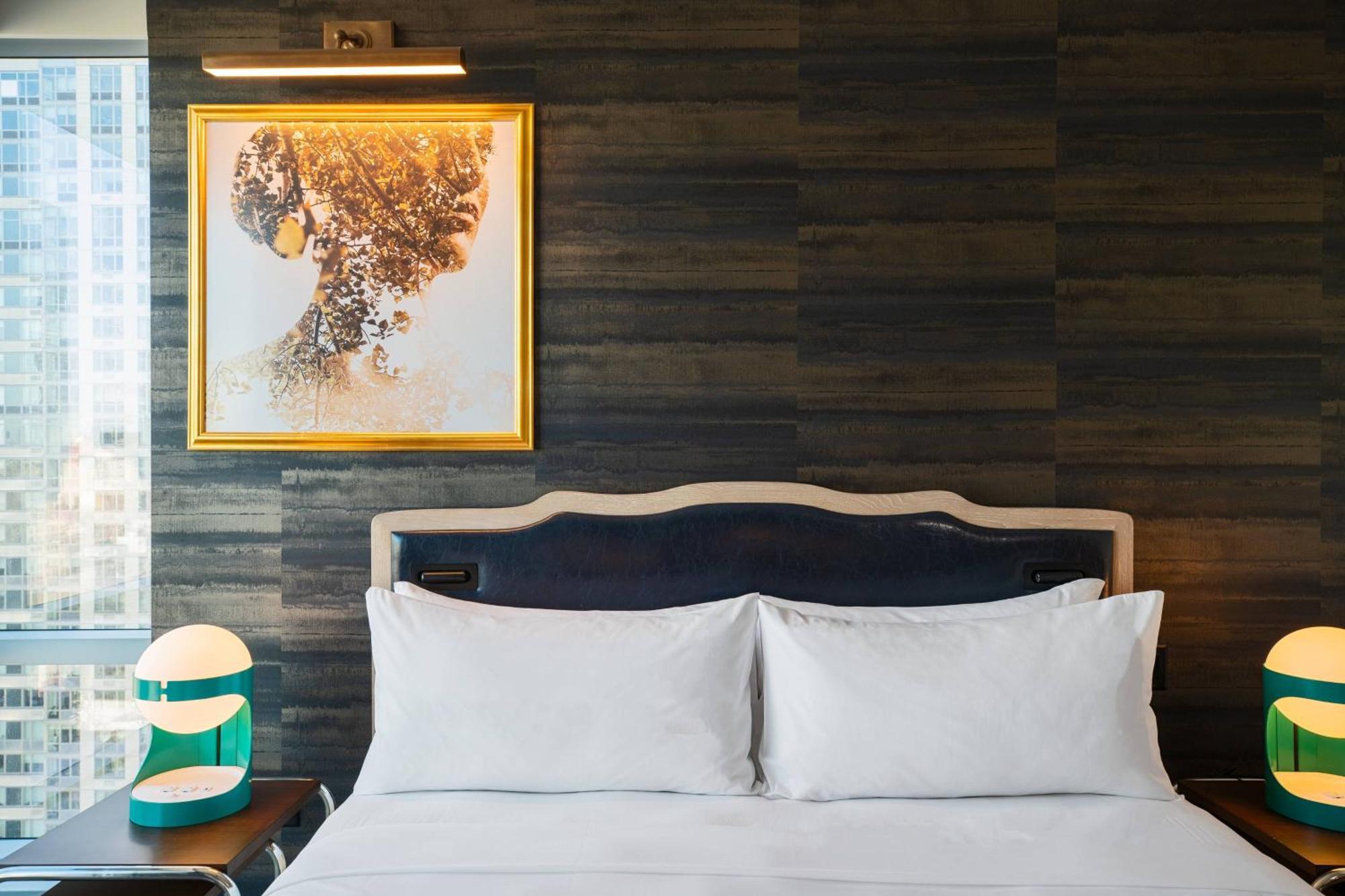 Mega Hoekkamer met 1 Kingsize Bed en Uitzicht op de Stad