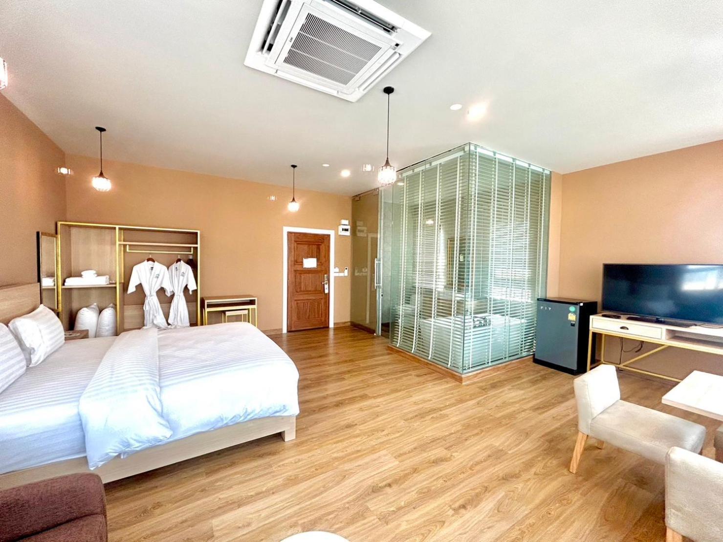 Deluxe King Room