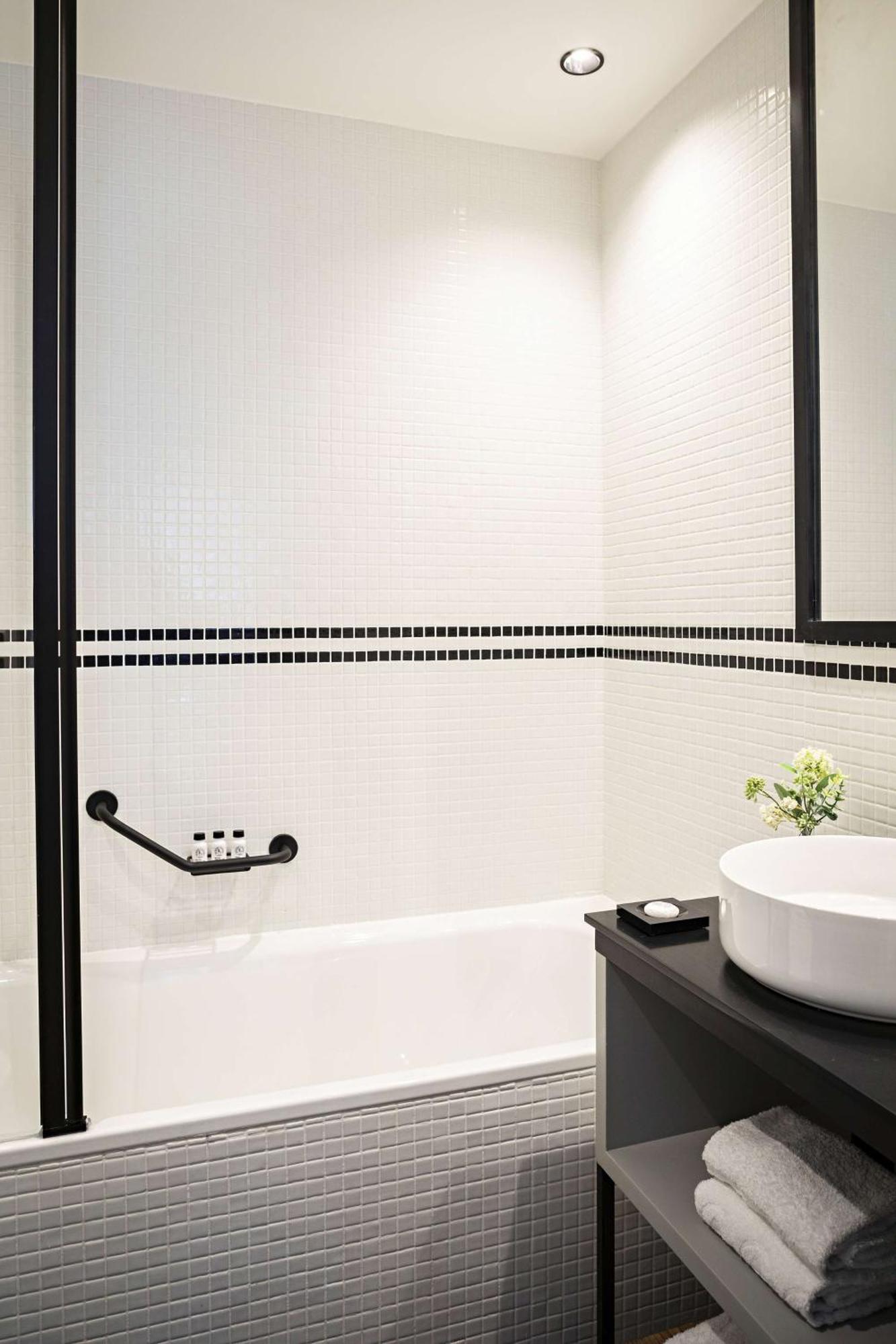 Executive King Room with Bathtub