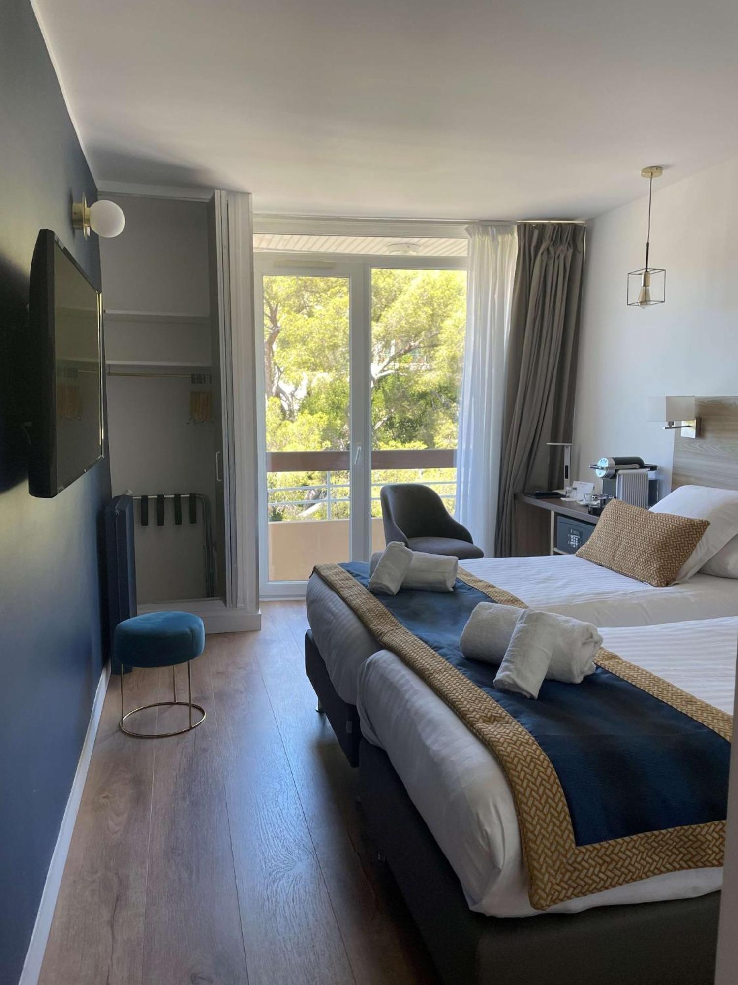 Comfort Twin Room with Balcony - Non-Smoking