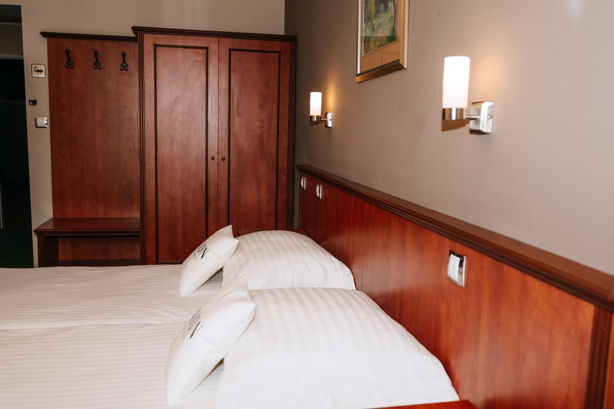 Double or Twin Room,1531682908:JPEG