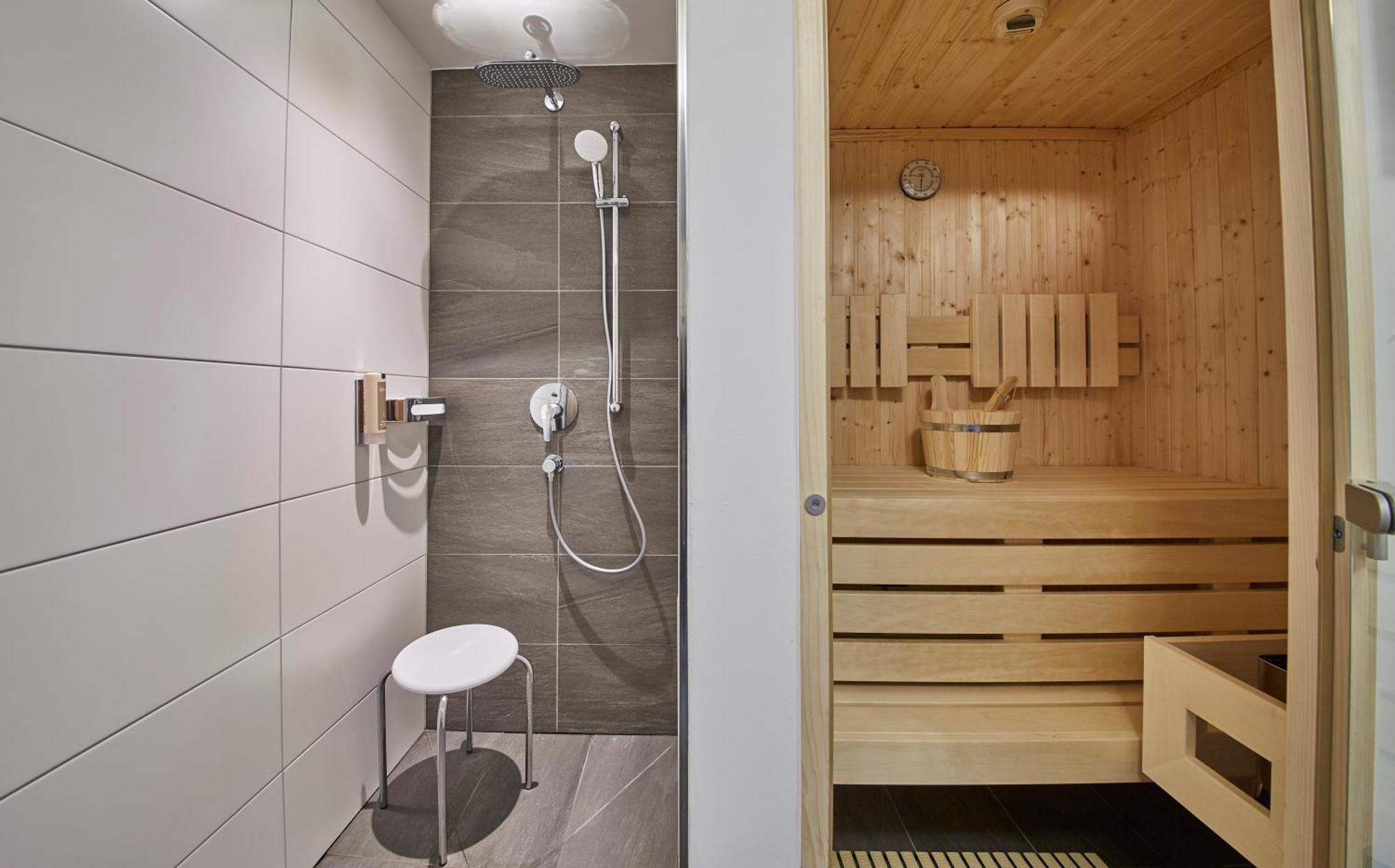 Two-Bedroom Apartment Sauna