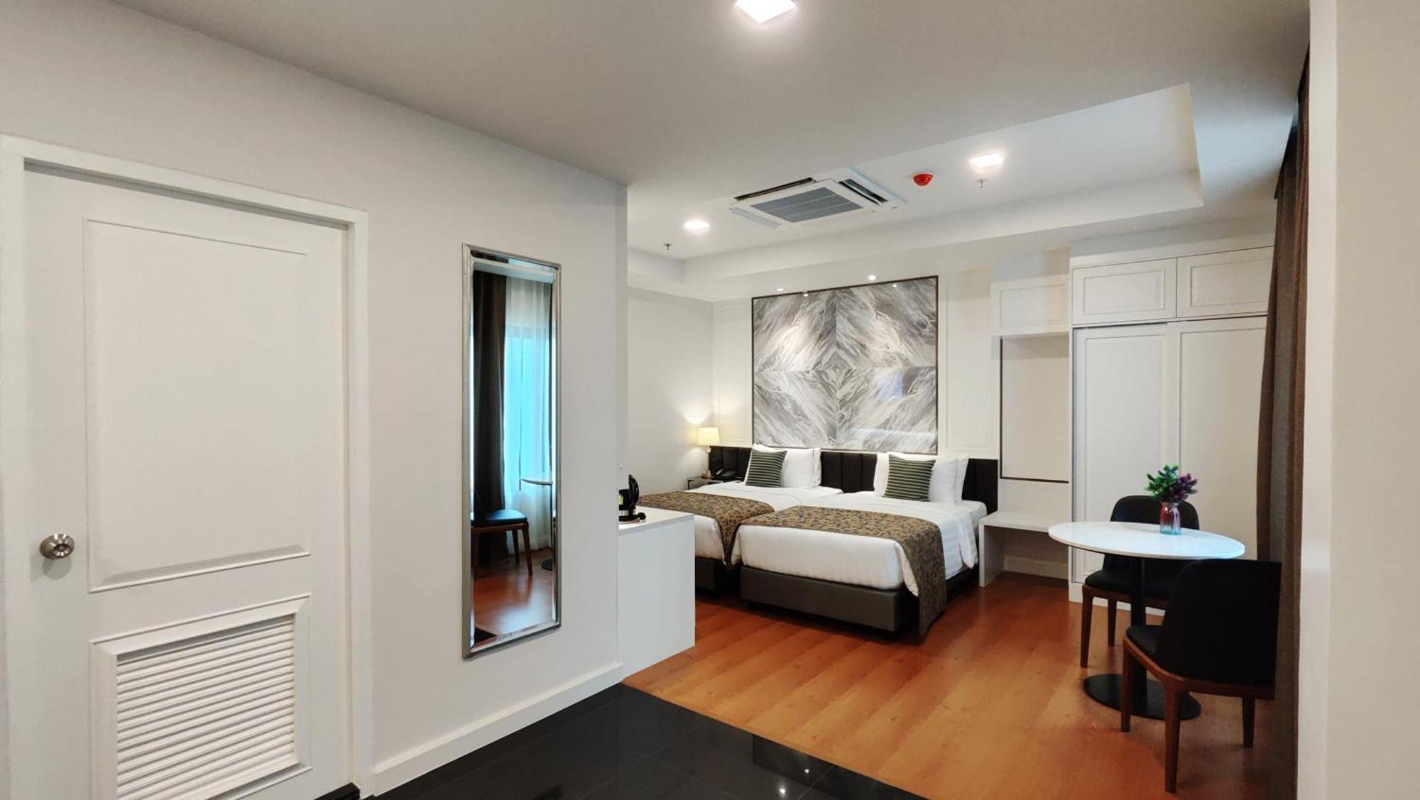 Grand Premier Room