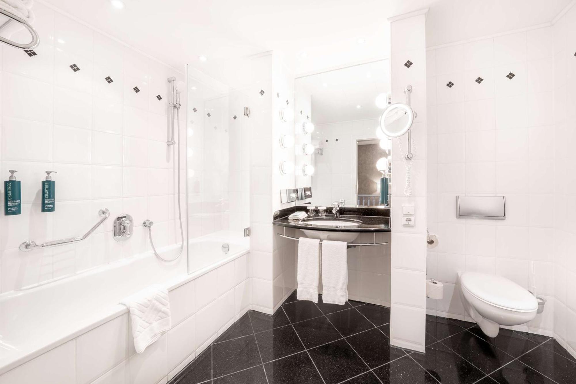 Duplex Suite met een Kingsize bed, uitzicht op de koepel en toegang tot de Lounge