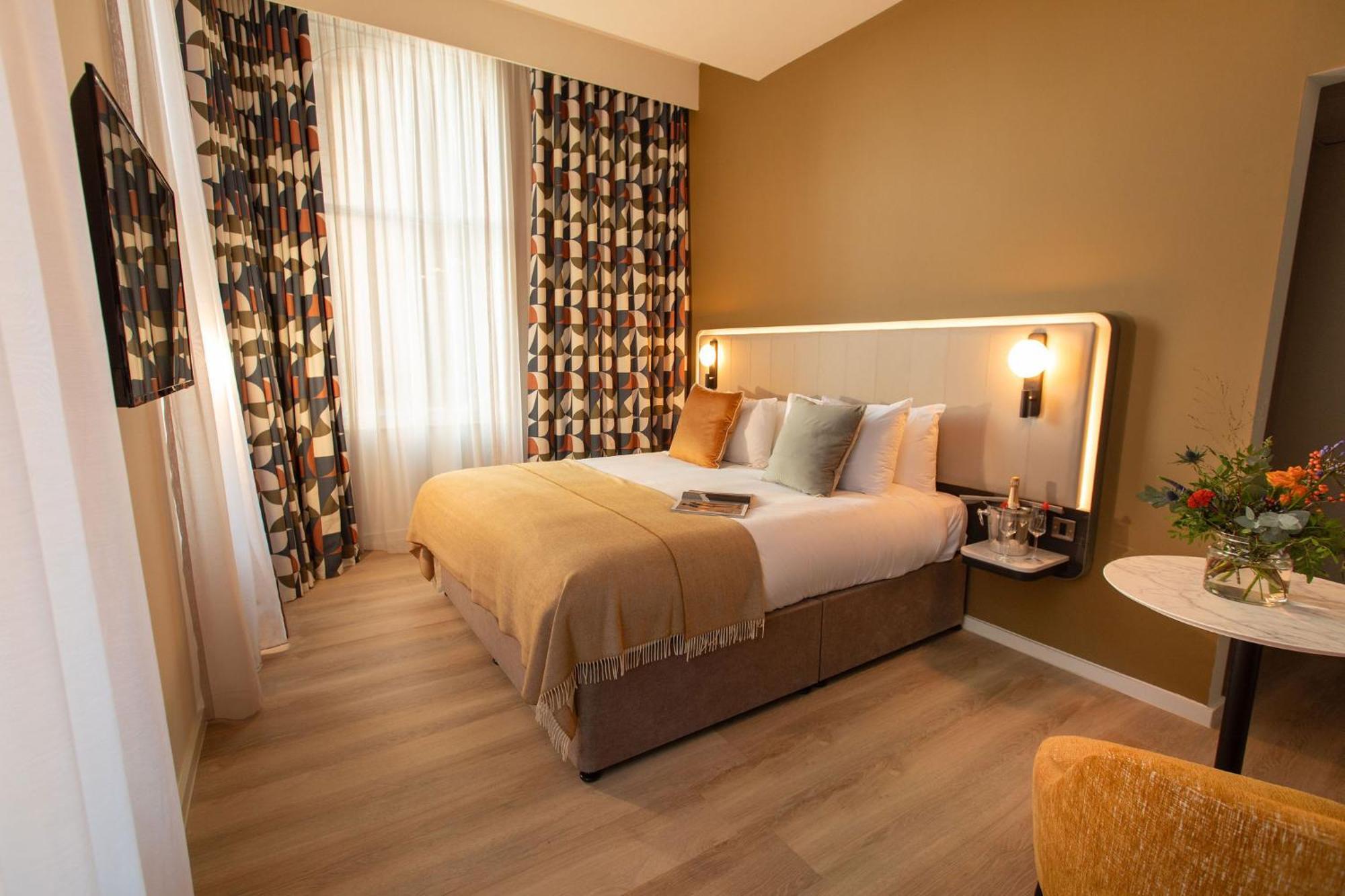 Club King Room