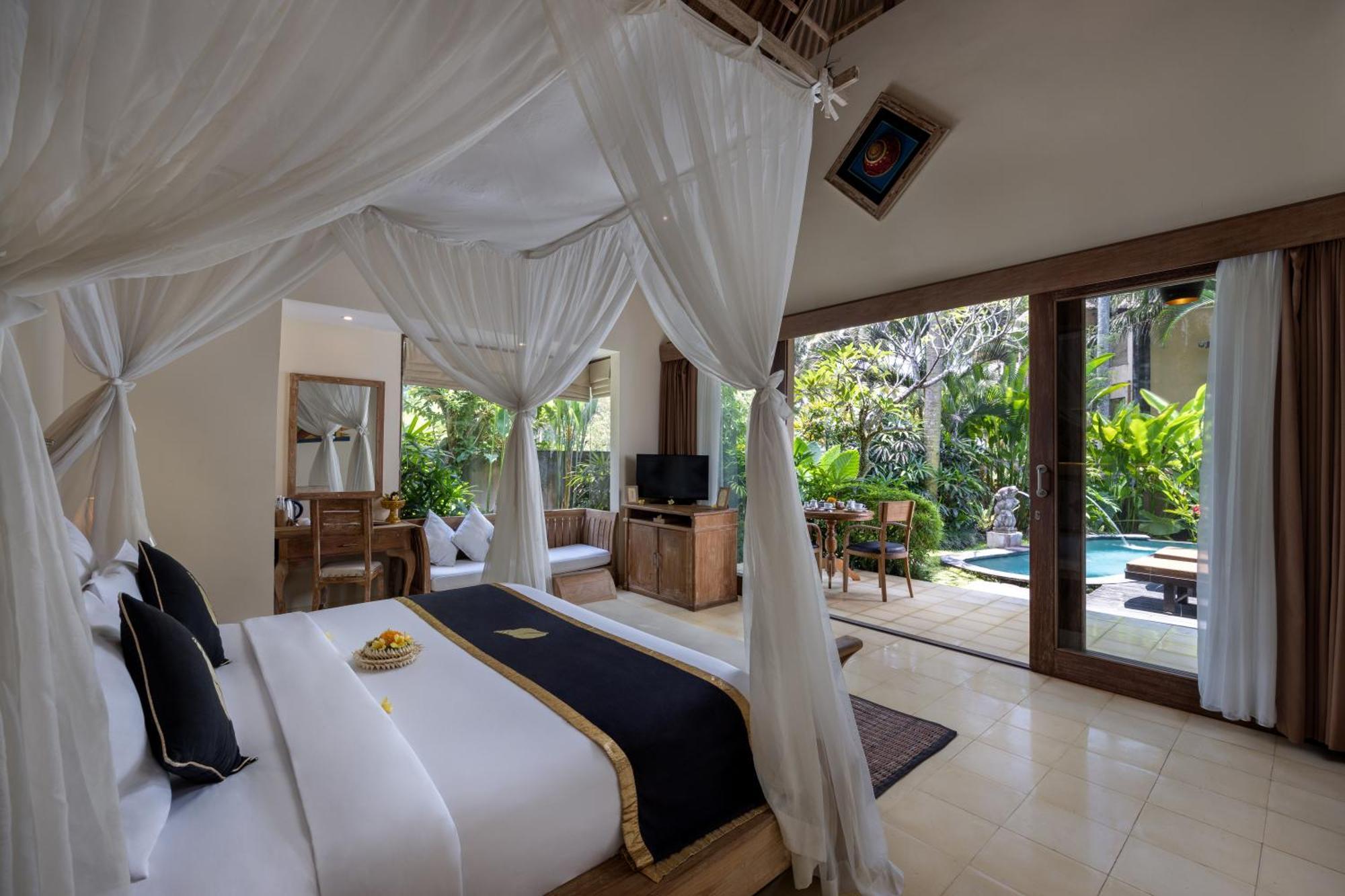 Deluxe Villa Pool