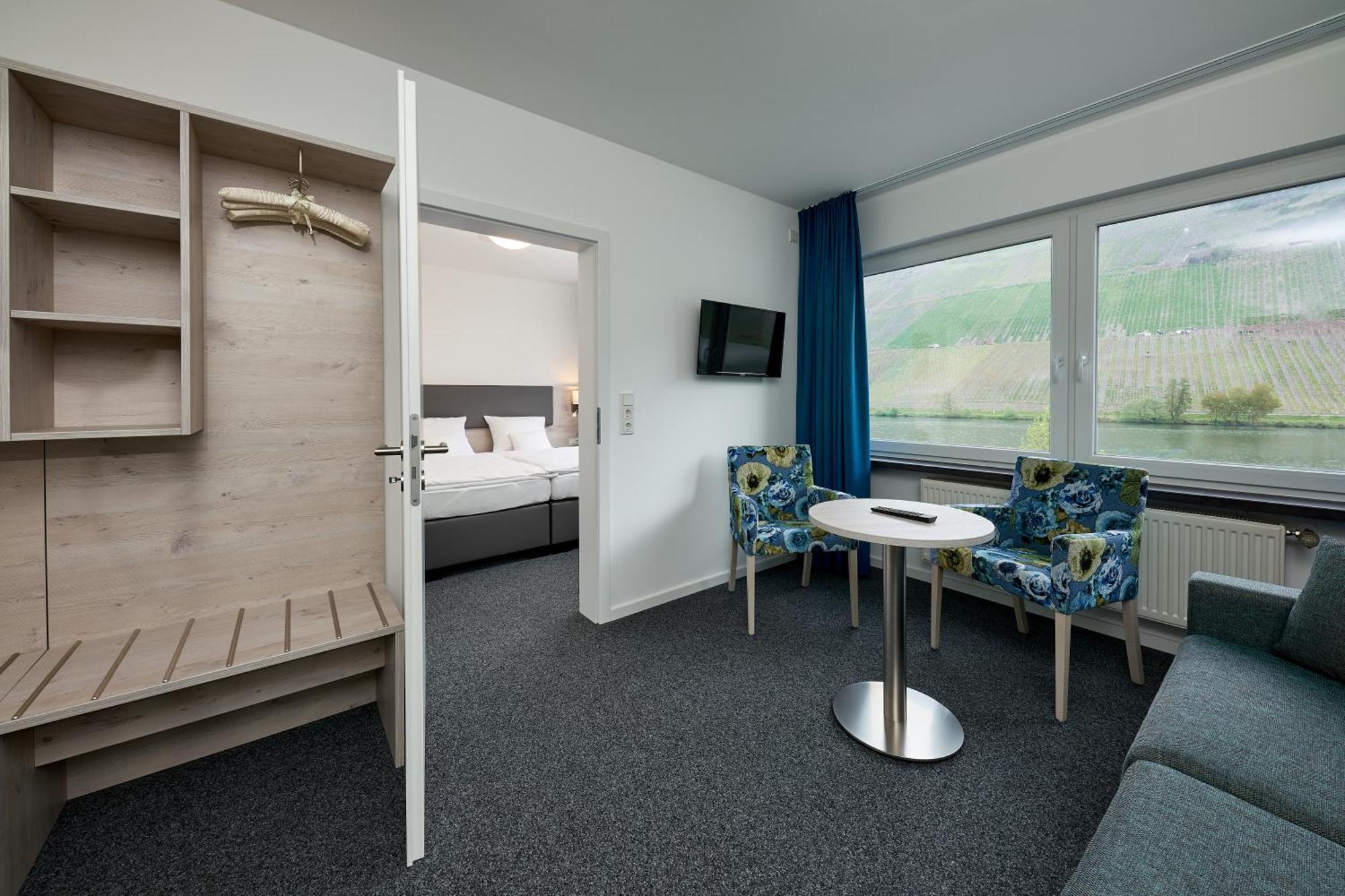 Deluxe Room,1583705460:JPEG